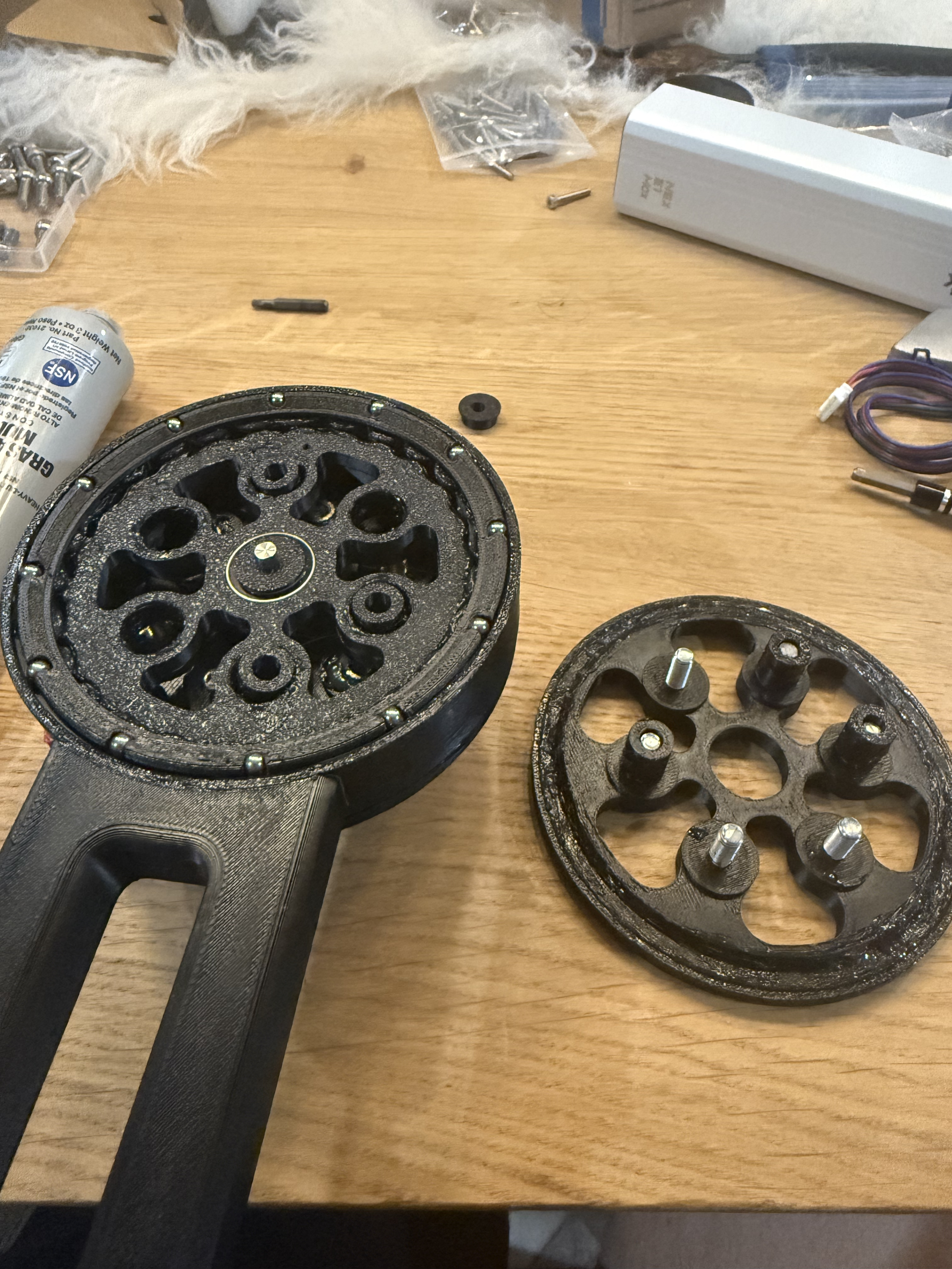 Cycloidal drives assembled on the arm link